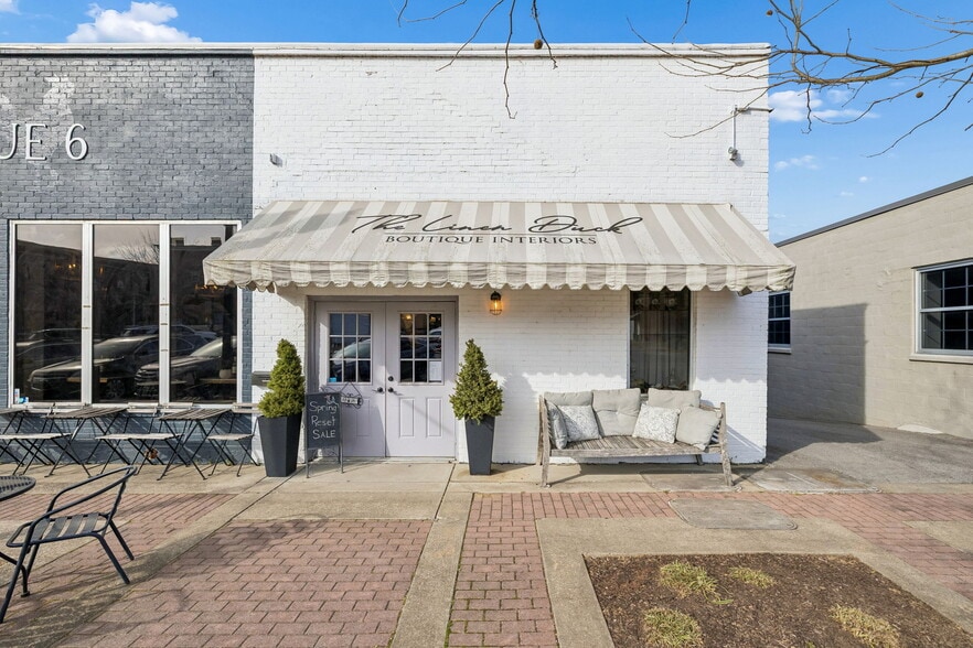 More Photos Of 109 E 6th St, Columbia Storefront For Sale