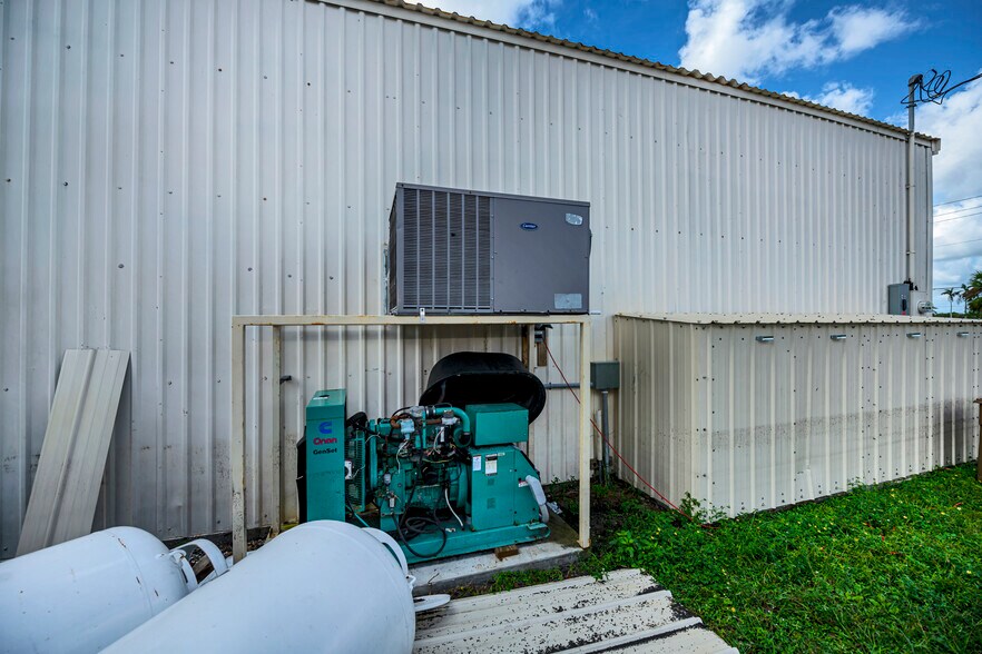 More Photos Of 415 Cooper St, Punta Gorda Flex For Sale