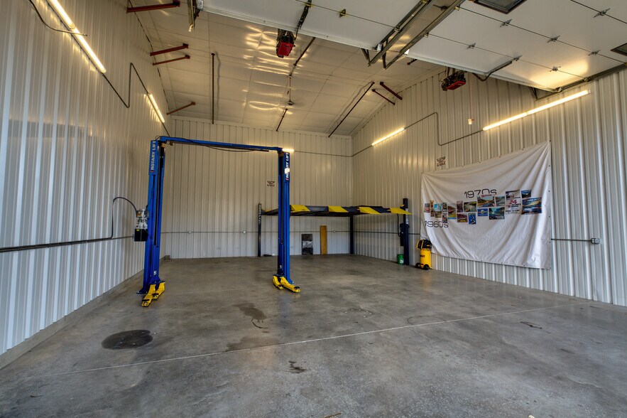 More Photos Of 2364 Industrial Ln, Broomfield Warehouse For Sale