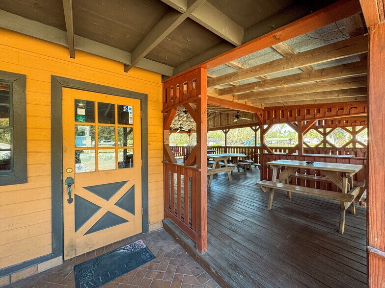 More Photos Of 15525 Shady Hills Rd, Spring Hill Restaurant For Sale