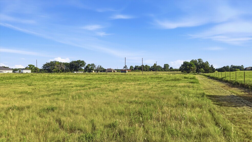 More Photos Of 1614 W Line Rd, Whitesboro Land For Sale