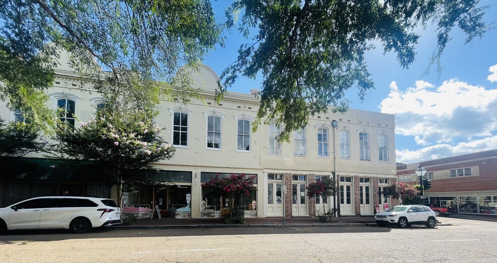 Primary Photo Of 504 Franklin St, Natchez Storefront Retail Residential For Sale