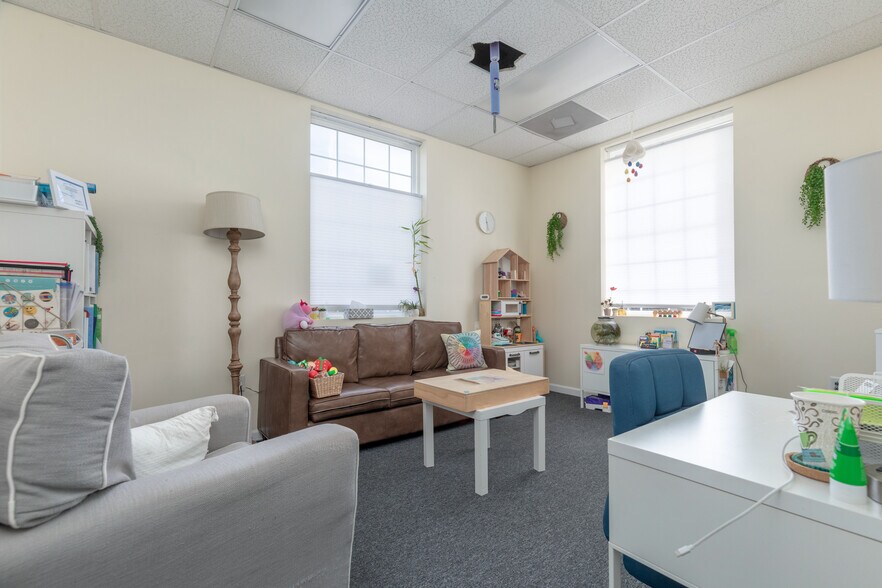 More Photos Of 4171 Crescent Dr, Saint Louis Loft Creative Space For Lease