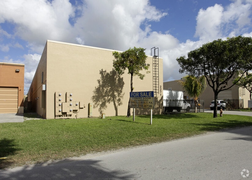 More Photos Of 2271 W 80th St, Hialeah Warehouse For Sale
