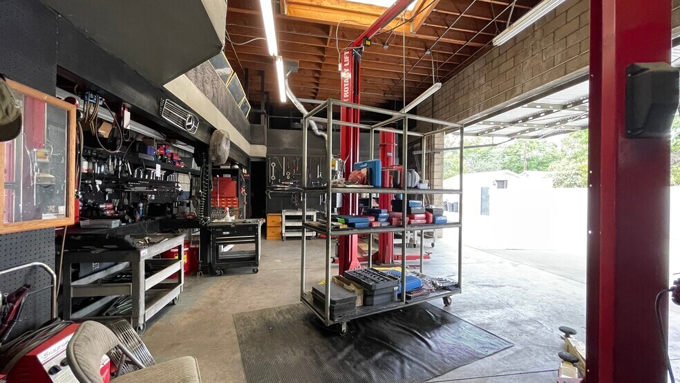 More Photos Of 705 W Commonwealth Ave, Fullerton Auto Repair For Lease