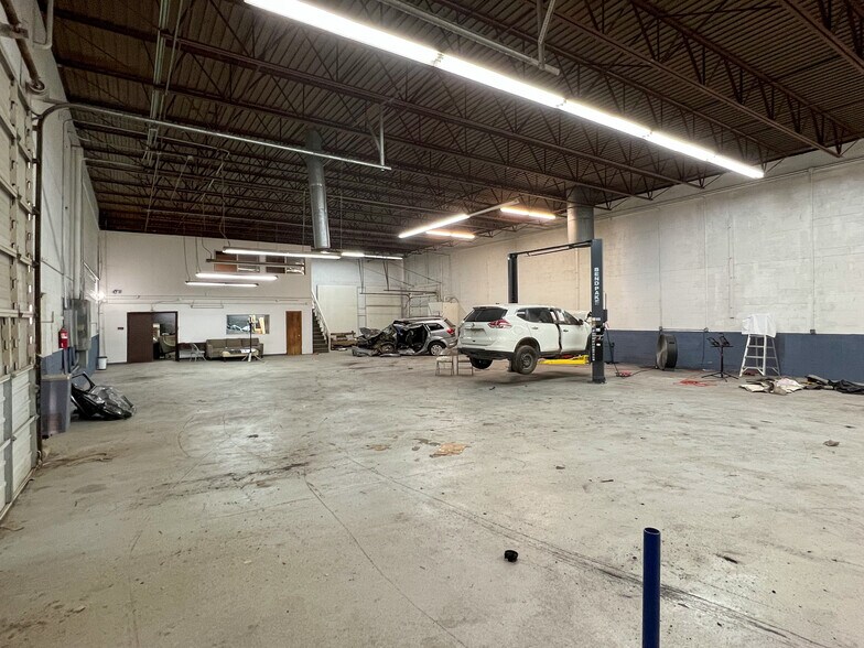 More Photos Of 4733 Don Dr, Dallas Warehouse For Sale