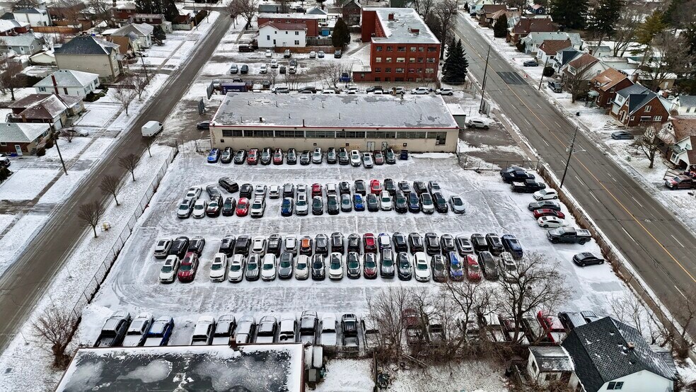 More Photos Of 188 Park Rd S, Oshawa Service For Sale