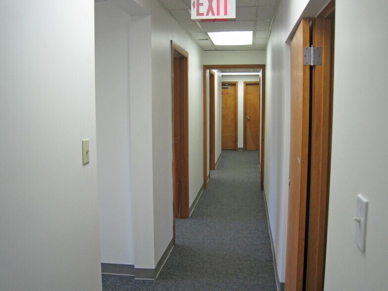 More Photos Of 4588 Kenny Rd, Columbus Storefront Retail Office For Sale