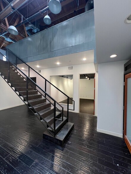 Primary Photo Of 1241-1245 3rd St, Santa Monica Unknown For Lease