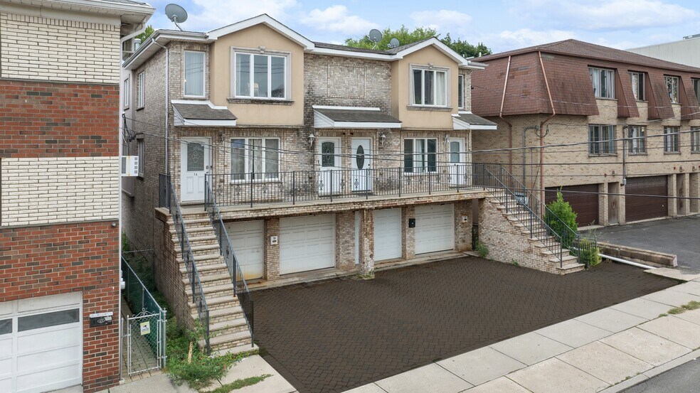 More Photos Of 480 Walker St, Fairview Apartments For Sale
