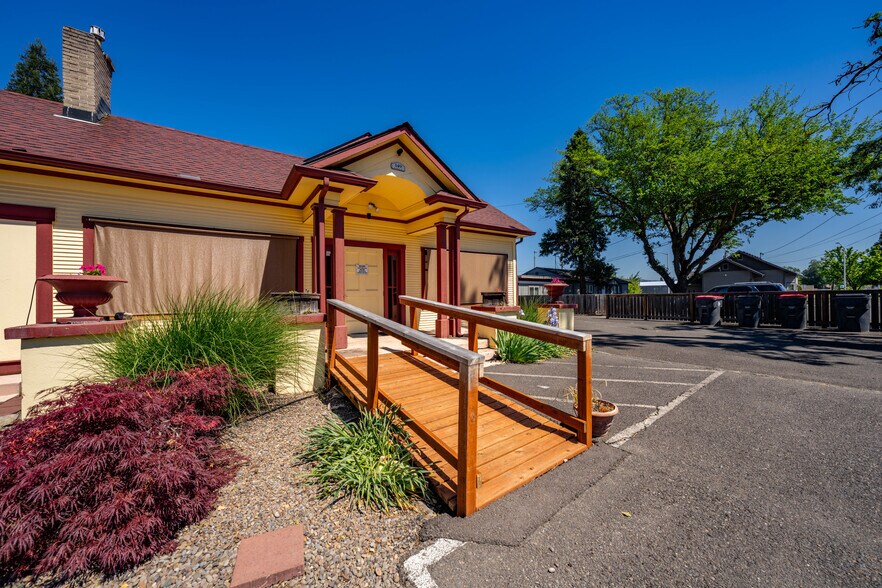 More Photos Of 143 S Main St, Phoenix Office For Sale