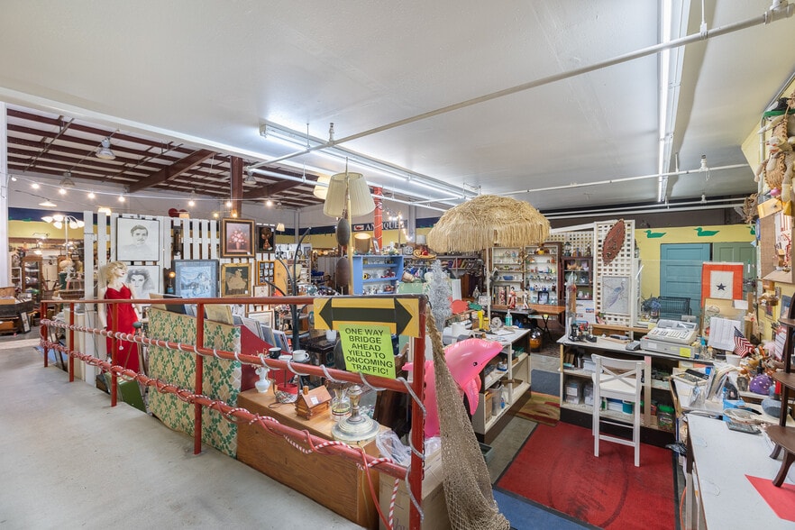 More Photos Of 3128 Ne Highway 101, Lincoln City Storefront For Sale