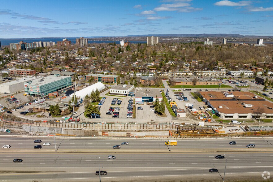 More Photos Of 2680 Queensview Dr, Ottawa Light Manufacturing For Lease