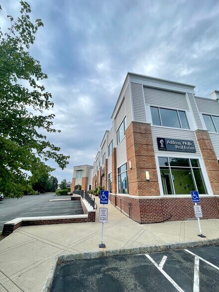 More Photos Of 500-580 Union Square Dr, New Hope Office For Lease