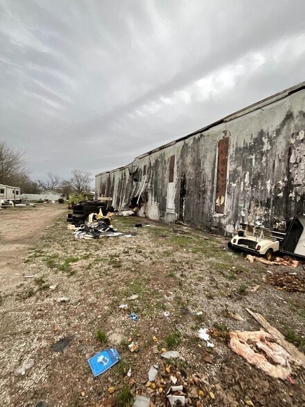 More Photos Of 609 Oak St, La Marque Warehouse For Sale