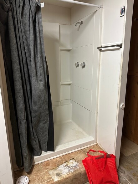 More Photos Of 45 N Commerical St, Glenns Ferry Storefront Retail Office For Sale