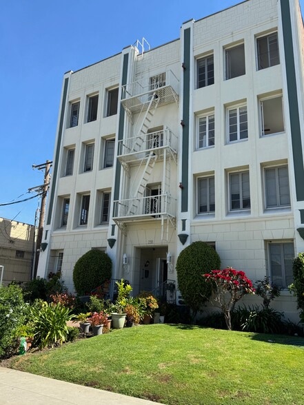 More Photos Of 218 S Tower Dr, Beverly Hills Apartments For Sale