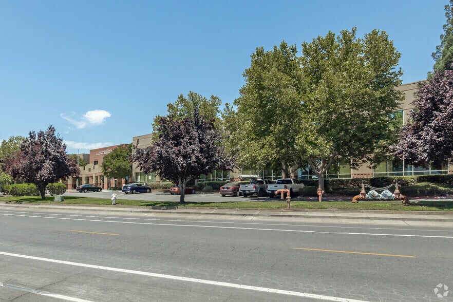 More Photos Of 9821 Business Park Dr, Sacramento Office For Lease