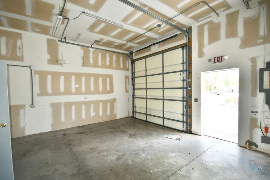 More Photos Of 17218 Toledo Blade Blvd, Port Charlotte Unknown For Lease