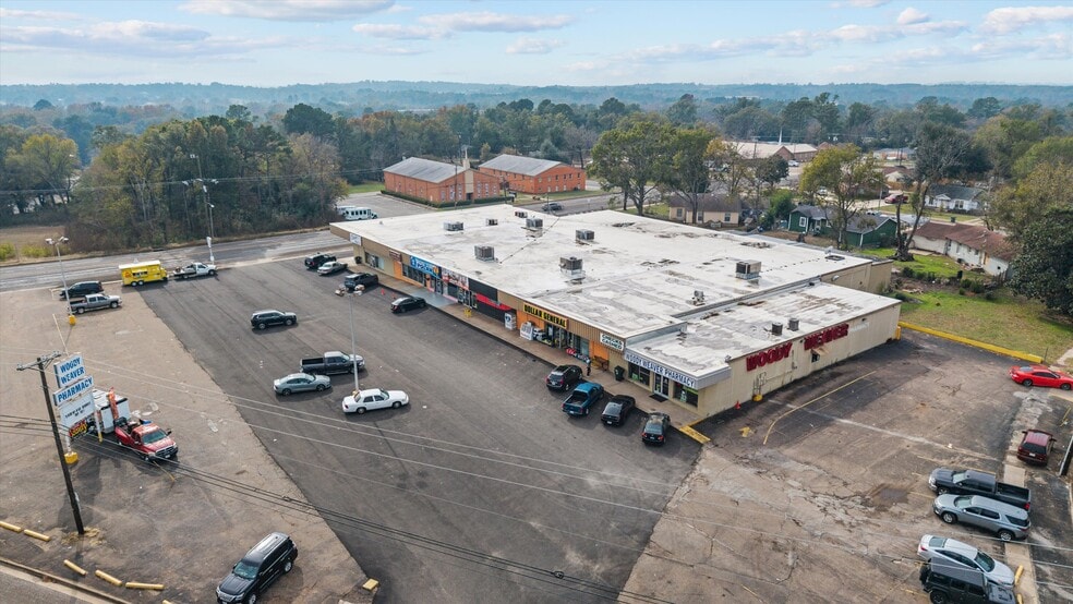 More Photos Of 2726 W Gentry Pky, Tyler General Retail For Sale