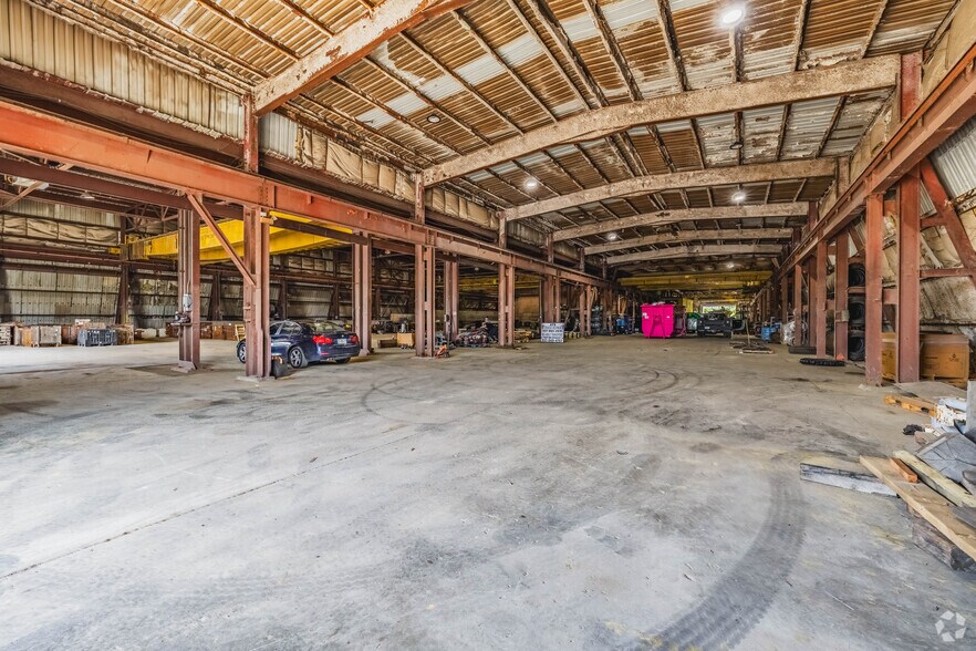 More Photos Of 7660 W 3rd St, Dayton Manufacturing For Lease