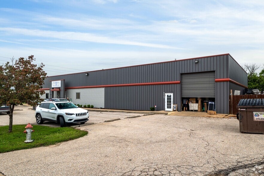 More Photos Of 9127 E 37th St, Wichita Warehouse For Lease