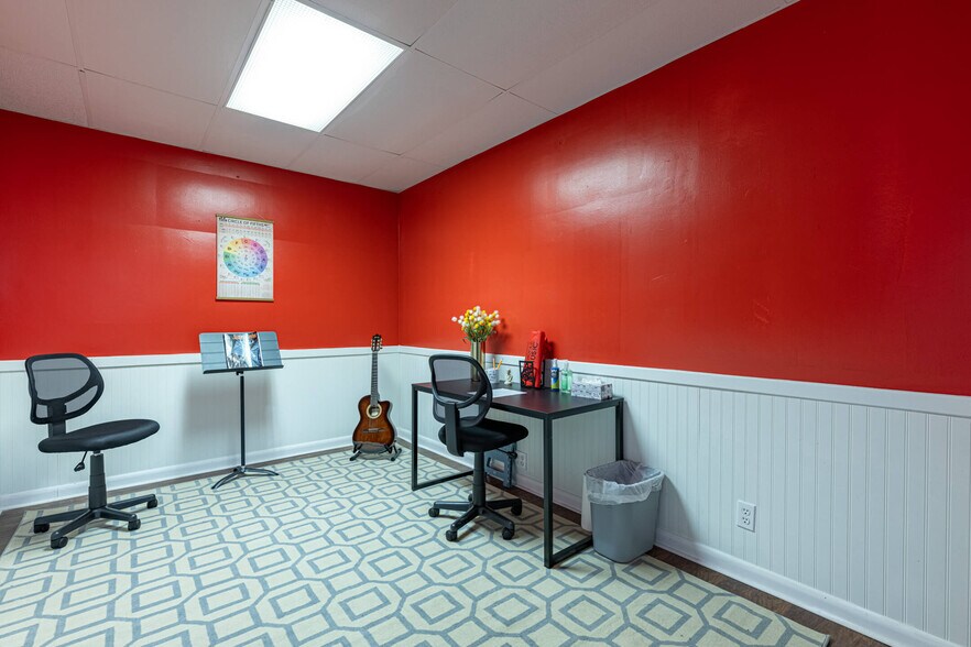 More Photos Of 2119 Central Ave, Middletown Office For Sale