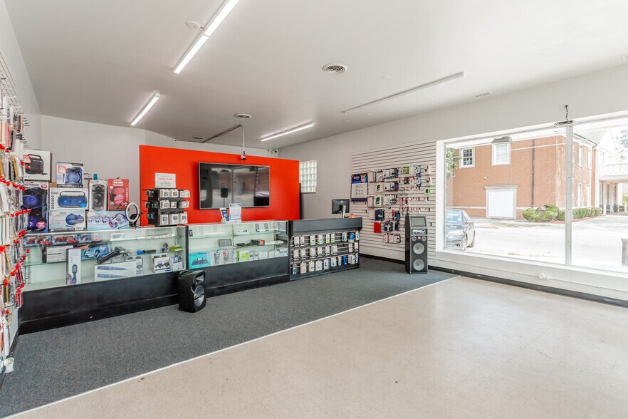 More Photos Of 6830 Cermak Rd, Berwyn Storefront Retail Office For Sale