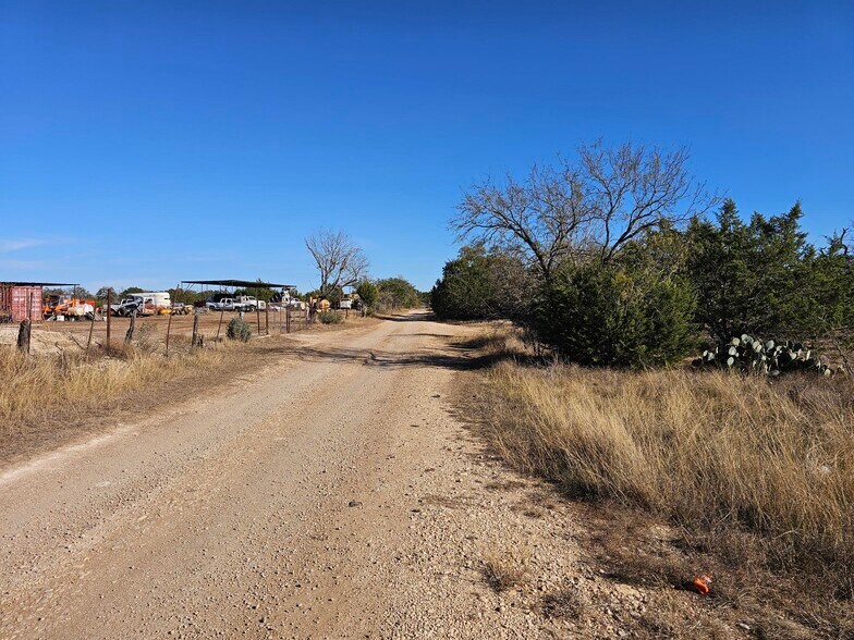 More Photos Of 854 N Creek Rd, Comfort Land For Lease