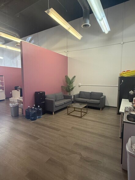 More Photos Of 2610 E Mohawk Ln, Phoenix Warehouse For Sale