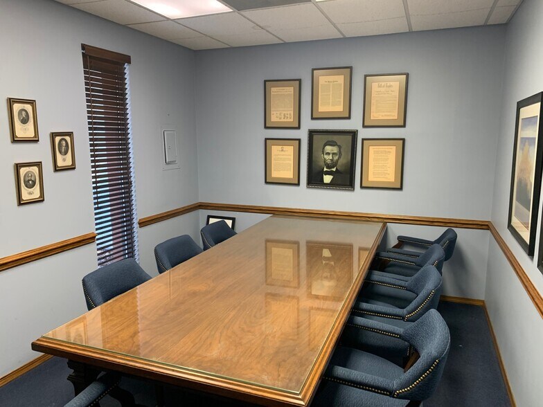 More Photos Of 85 Market St, Elgin Office For Sale