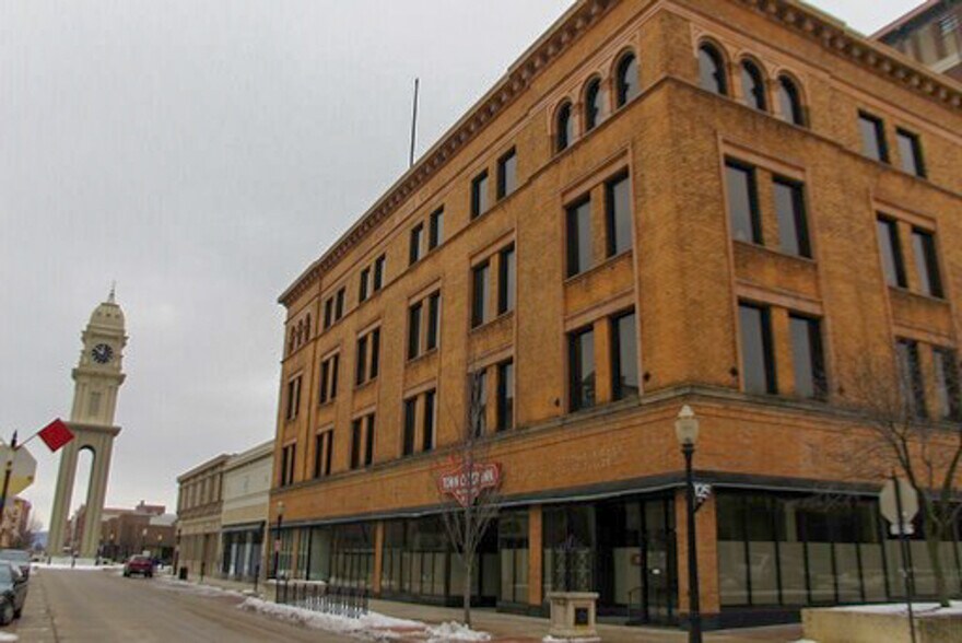 Primary Photo Of 799 Main St, Dubuque Apartments For Lease
