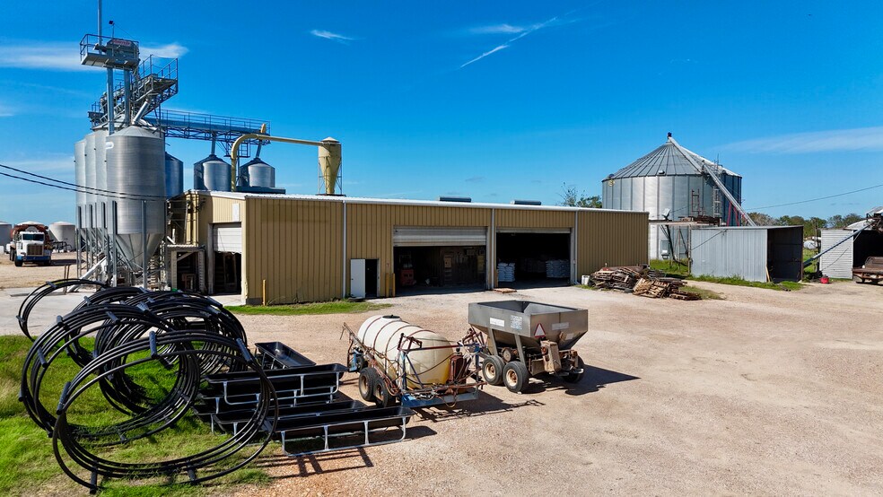 More Photos Of 5040 FM 1295, Moulton Specialty For Sale