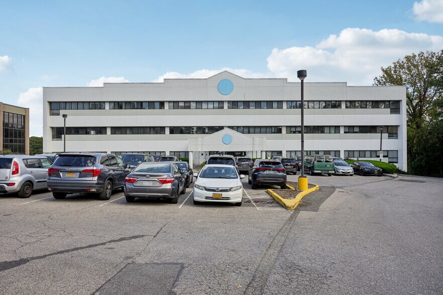 More Photos Of 970 N Broadway, Yonkers Medical For Lease