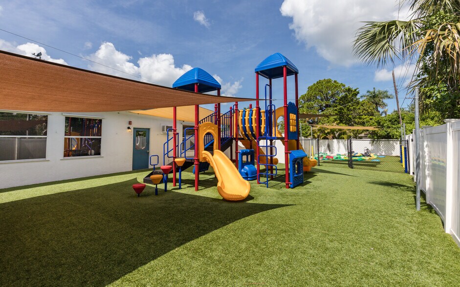 More Photos Of 871 100th Ave N, Naples Freestanding For Sale