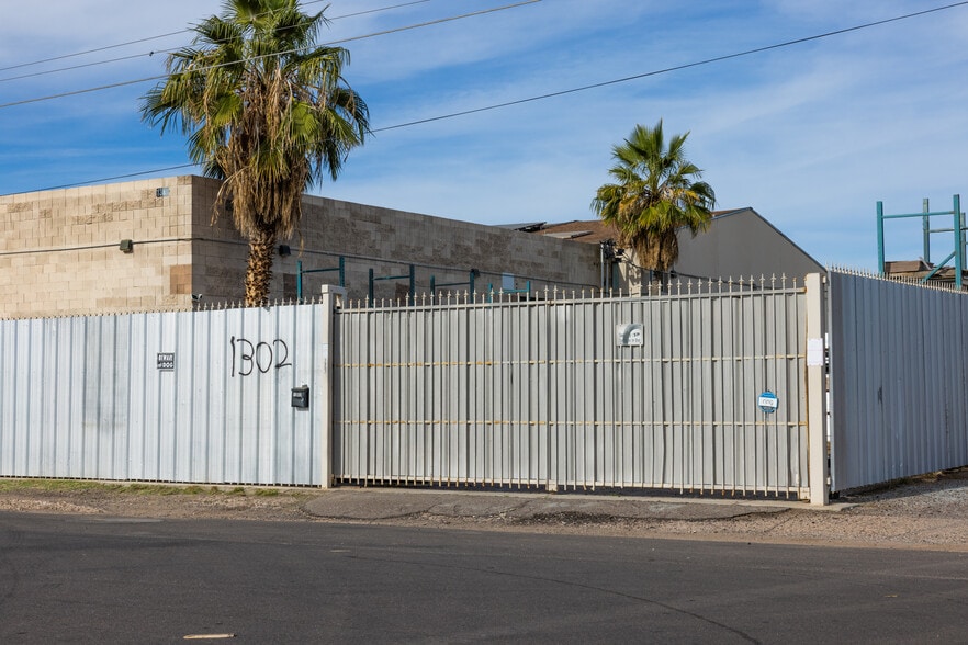 More Photos Of 1302 W Lincoln St, Phoenix Warehouse For Sale