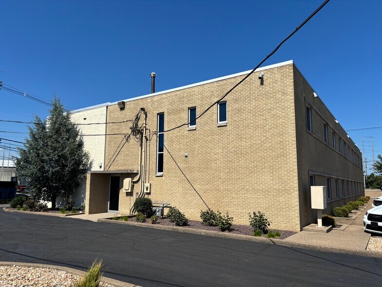 More Photos Of 312-314 Martin Luther King Jr Blvd, Evansville Office For Sale