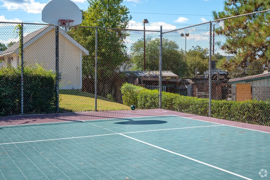 More Photos Of 3 Greenhill Pky, Birmingham Apartments For Sale