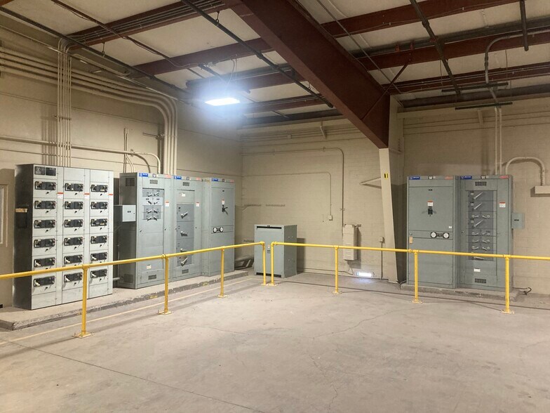 More Photos Of 6900 S Park Ave, Tucson Warehouse For Lease