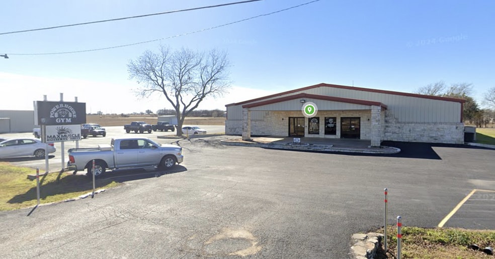More Photos Of 2420 Bob White Dr, Granbury Specialty For Lease