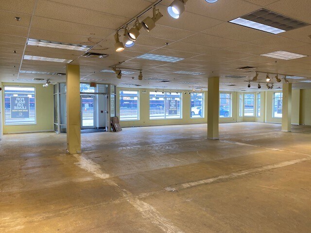 More Photos Of 18065 S Harwood Ave, Homewood Storefront For Sale