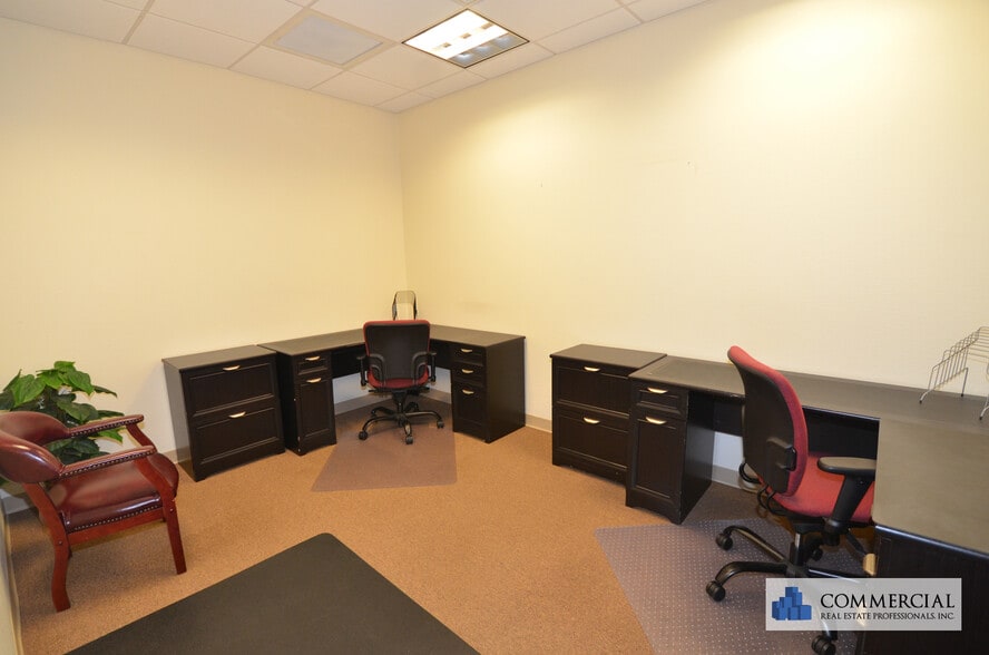 More Photos Of 13538 Village Park Dr, Orlando Office Residential For Lease