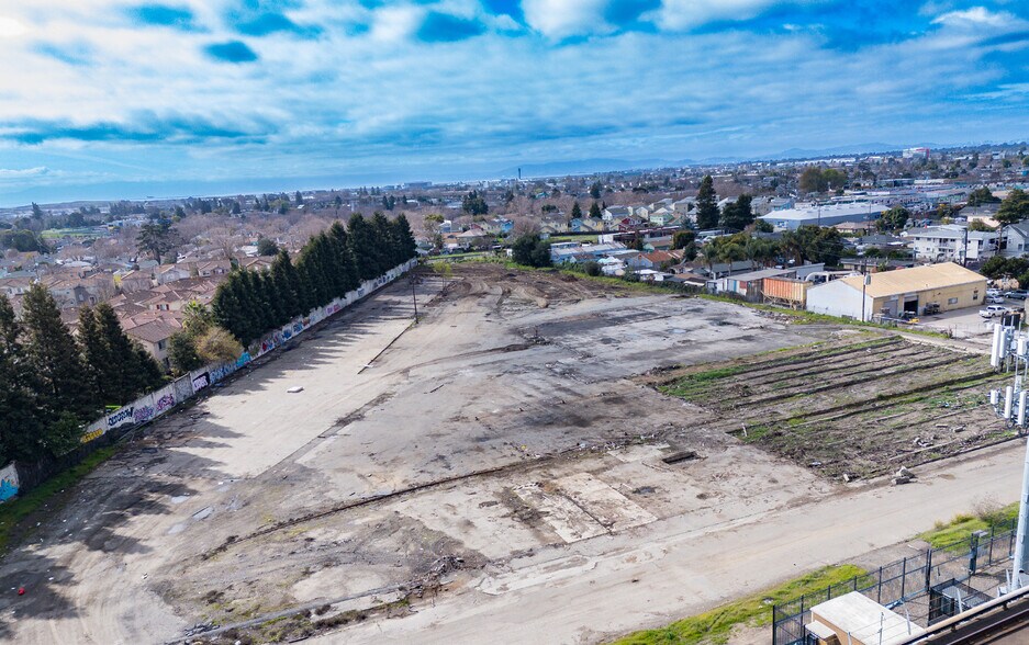 More Photos Of 10901 Russet St, Oakland Land For Sale