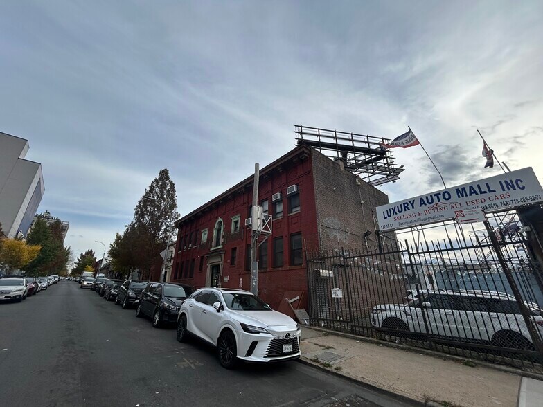 More Photos Of 122 18th St, Brooklyn Land For Lease