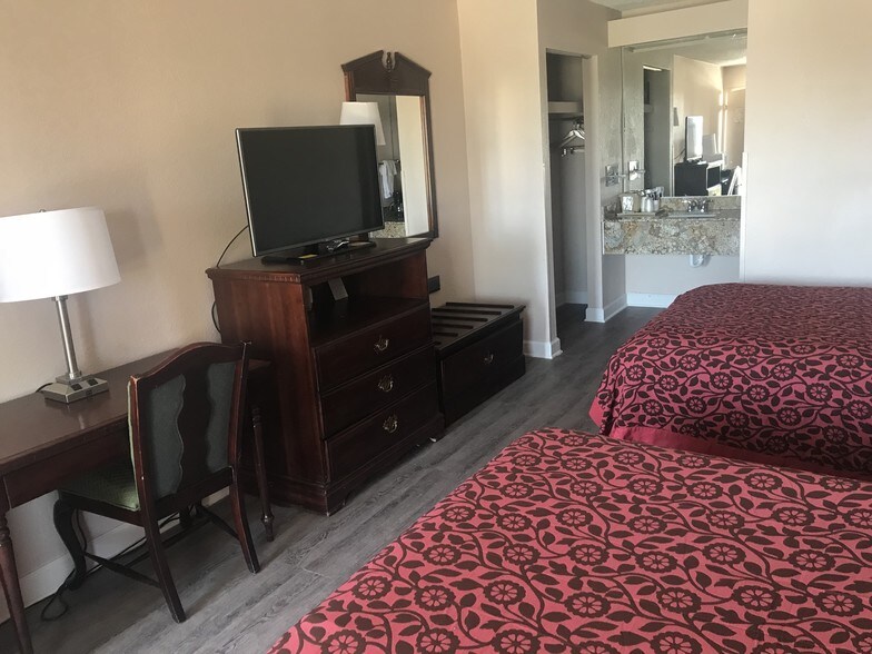 More Photos Of 2701 Highway 82 E, Greenville Hotel For Sale