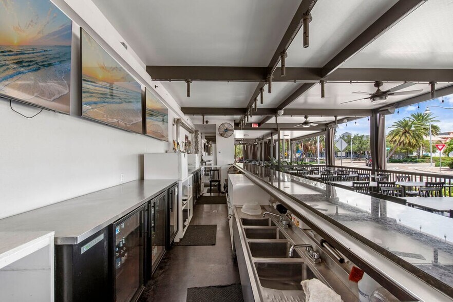 More Photos Of 4725 Vincennes Blvd, Cape Coral Restaurant For Sale