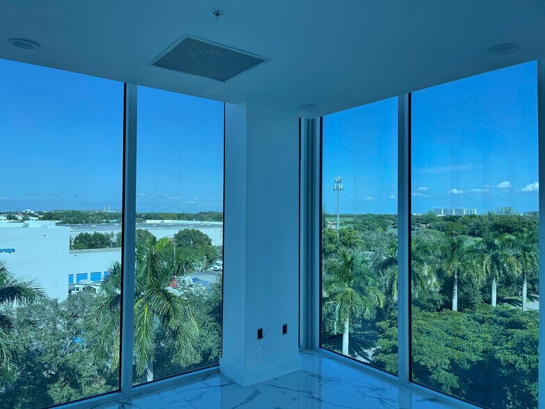 More Photos Of 10450 NW 33rd St, Doral Office For Sale