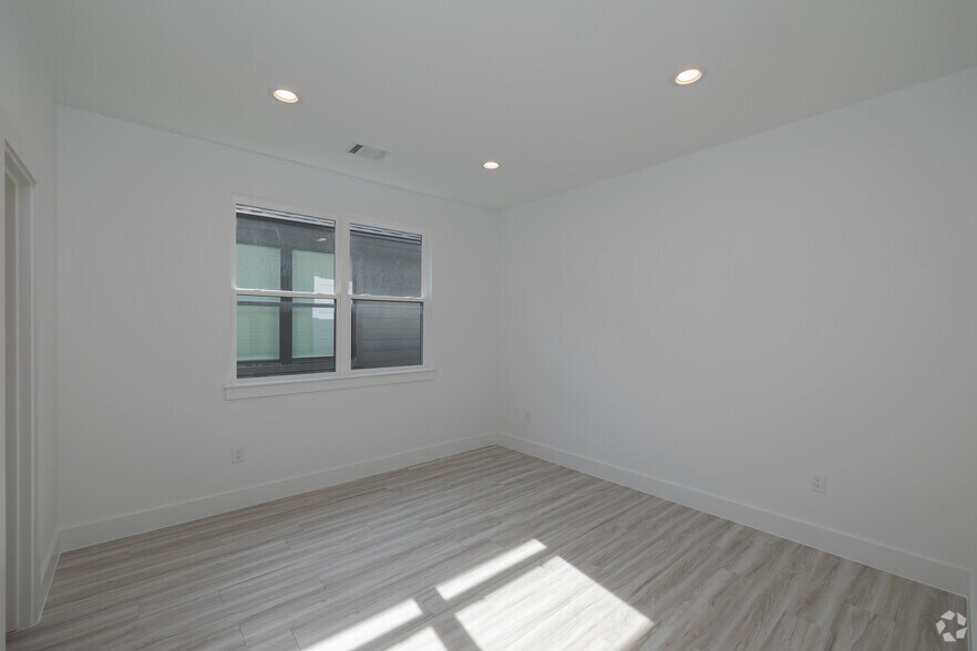 More Photos Of 2527 Judiway St, Houston Apartments For Sale