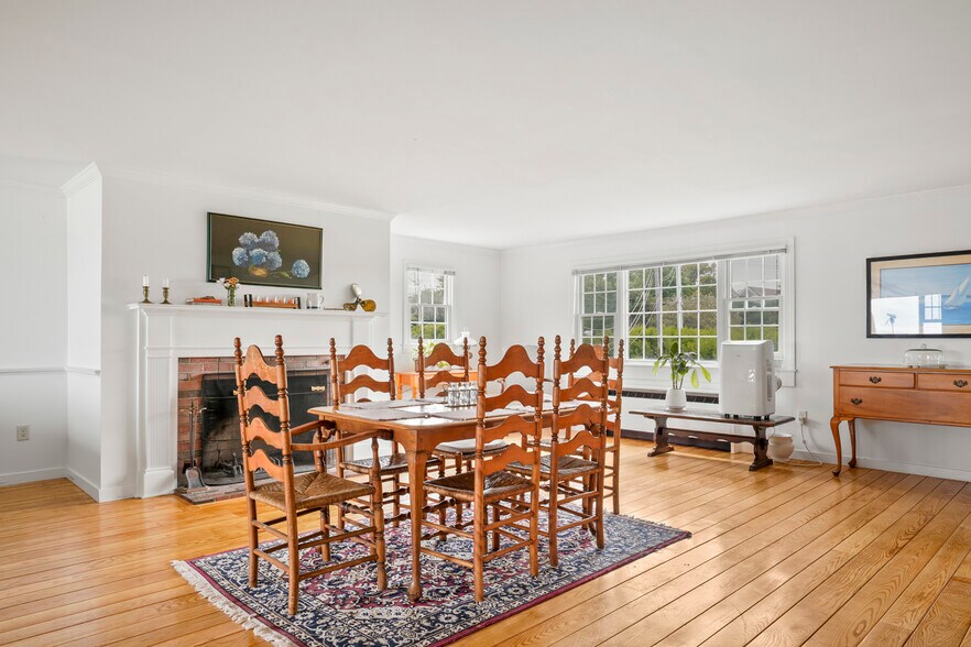 More Photos Of 196 Shore Rd, Chatham Hotel For Sale