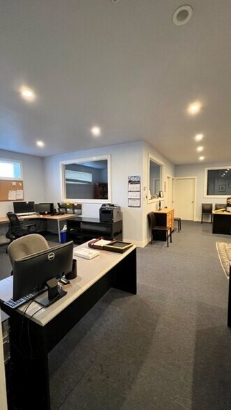 More Photos Of 1021 Washington St, San Carlos Flex For Lease